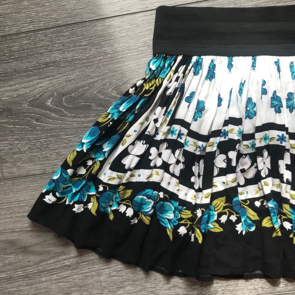 Body Central Floral Pattern Flowy Skirt